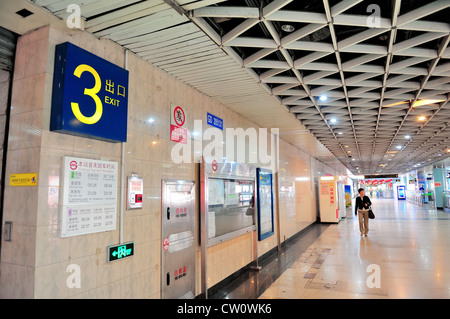 Shanghai stazione della metropolitana interno Foto Stock