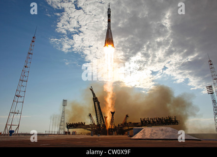Il Soyuz TMA-05M lanci di razzi dal cosmodromo di Baikonur in Kazakistan il Domenica, 15 Luglio 2012 Foto Stock