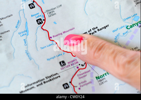 Montagna ruggente sulla mappa del Parco Nazionale di Yellowstone Wyoming, WY Foto Stock