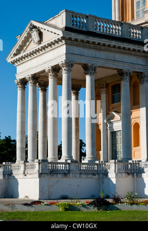 Basilica di Superga colonne frontali dettaglio, Torino, Italia Foto Stock