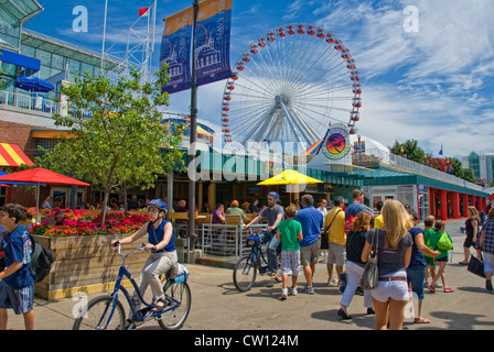 Ruota panoramica Ferris e Jimmy Buffett il Margaritaville ristorante presso il Navy Pier di Chicago, Illinois Foto Stock