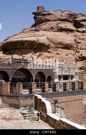 Dar Al Hajar rock palace di Wadi Dhahr, Yemen, Asia Occidentale, Penisola Arabica. Foto Stock