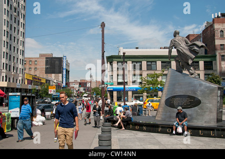 Adam Clayton Powell Monument - Dr Martin Luther King Jr Boulevard Harlem New York Manhattan Stati Uniti Foto Stock