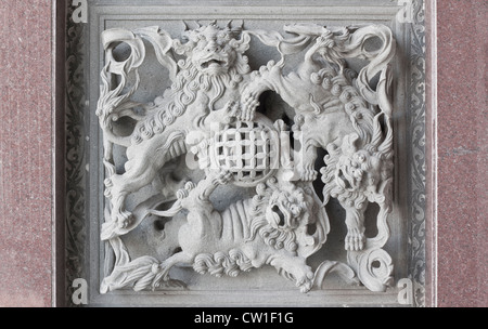 Stone carving, dragon-guidato unicorn Foto Stock