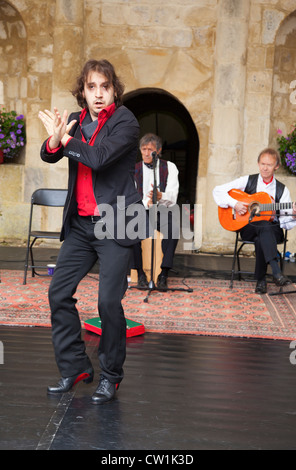 La ballerina di flamenco al Waterperry Arts in azione 2012, Oxfordshire Inghilterra 21 Foto Stock