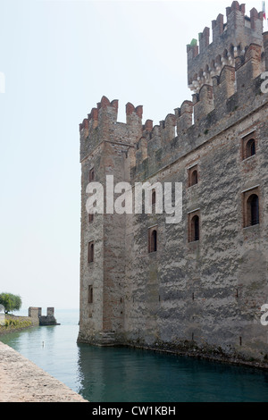 Castello Scaligero Sirmione Lago di Garda Provincia di Brescia Italia Foto Stock