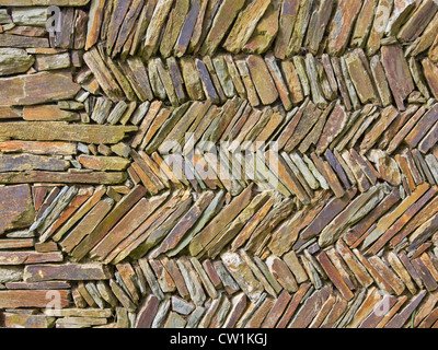 Dettaglio di un tradizionale in pietra a secco parete in un campo di Devon Foto Stock