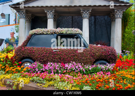 Birmingham in fiore floral mini auto, Birmingham City Centre Foto Stock