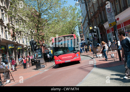 Un bus della città di Birmingham, West Midlands, Regno Unito Foto Stock