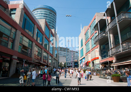 La trafficata Bullring Shopping area in Birmingham City, West Midlands, Regno Unito Foto Stock