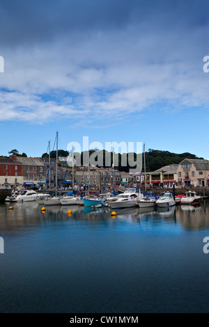 Barche ormeggiate in porto a Padstow, Cornwall, Regno Unito Foto Stock