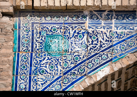 Dettaglio di tilework sulla facciata, Matniyaz divano begi Madrasah, Khiva, Uzbekistan Foto Stock