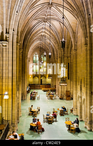 All'interno della Cattedrale di apprendimento presso la University of Pittsburgh, Pennsylvania Foto Stock