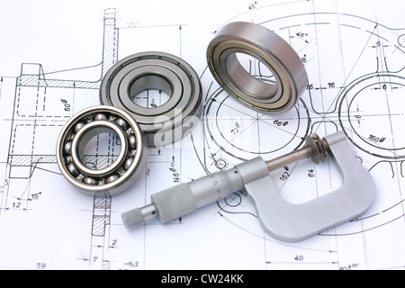 Cuscinetti a sfere con un micrometro sul disegno tecnico Foto Stock