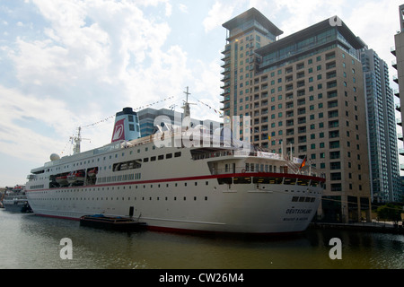 MS Deutschland ormeggiato a Canary Wharf utilizzato dal tedesco del Comitato olimpico durante le 2012 Olimpiadi di estate a Londra Foto Stock