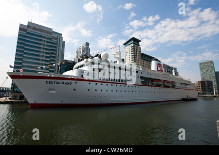 MS Deutschland ormeggiato a Canary Wharf utilizzato dal tedesco del Comitato olimpico durante le 2012 Olimpiadi di estate a Londra Foto Stock