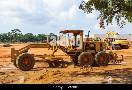 Caterpillar Motolivellatrice 140G e altre pesanti attrezzatura per movimento terra sul centro commerciale sito in costruzione Foto Stock