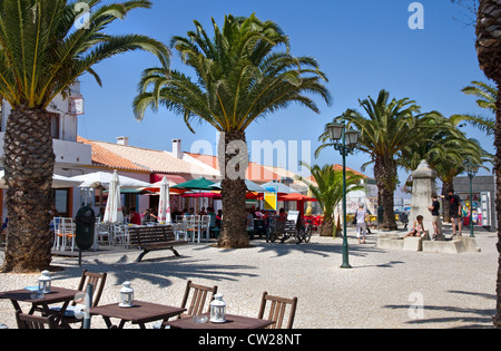 Cafe/ bar nella piazza centrale (Praca da Republica ), Sagres Algarve Foto Stock