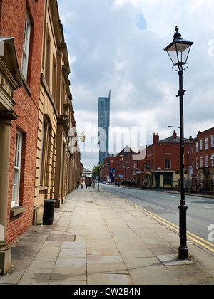Guardando verso Beetham Tower da Liverpool Road a Manchester REGNO UNITO Foto Stock