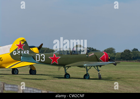 Soviet russo Trainer piano degli aerei Yakovlev Yak 52 G-YAKR Helenka Foto Stock