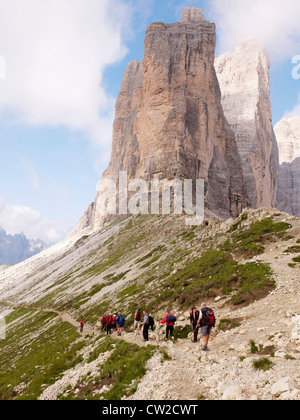 Gli escursionisti di montagna nelle Alpi dolomitiche,Tre Cime di Lavaredo,Sesto,Dolomiti Foto Stock