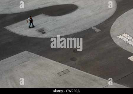 Skatboardfahrer a Basilea in Svizzera Foto Stock