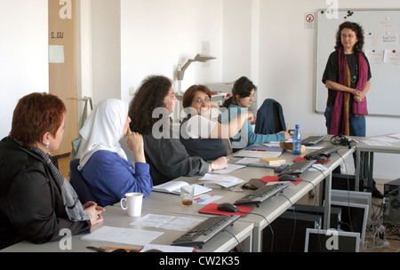 Berlino, corsi di formazione per disoccupati migranti ad esso trainer Foto Stock