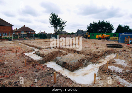 Fondazioni in calcestruzzo housing development, UK. Foto Stock