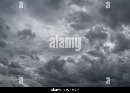 Un drammatico cielo molto nuvoloso Foto Stock