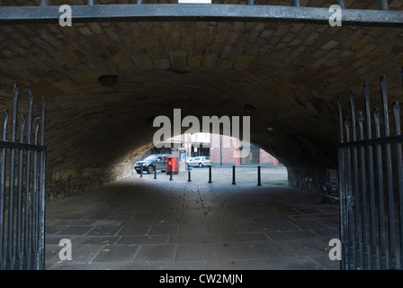 Ingresso in galleria per Victoria Quays da Furnival Road, Sheffield REGNO UNITO Foto Stock