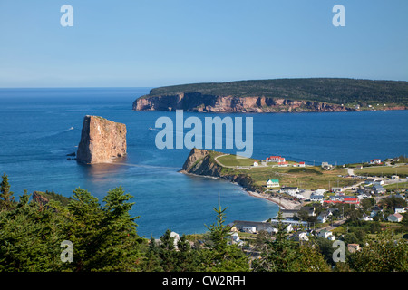 Vista del golfo di San Lawerence, Perce Village e Rock si trova in Gaspesie, Quebec, Canada. Foto Stock