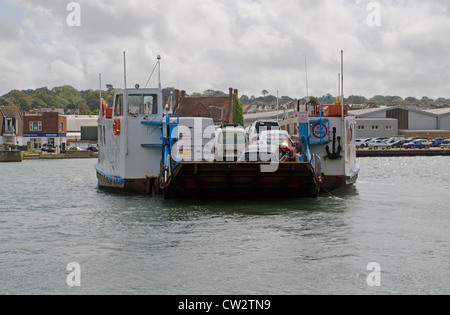 Traghetto di catena da ovest verso est a Cowes isola di Wight Foto Stock