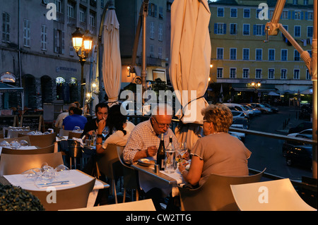 Ristorante presso il vecchio porto di Bastia Corsica. Francia Foto Stock