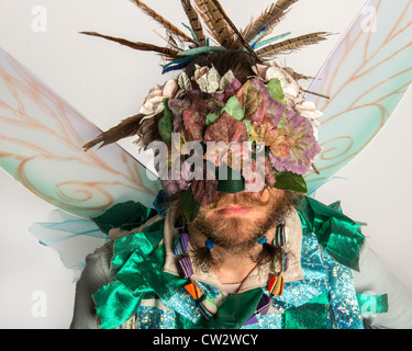 Partecipante mascherato nel Jack nel Festival Verdi. Hastings. East Sussex. In Inghilterra. Regno Unito Foto Stock