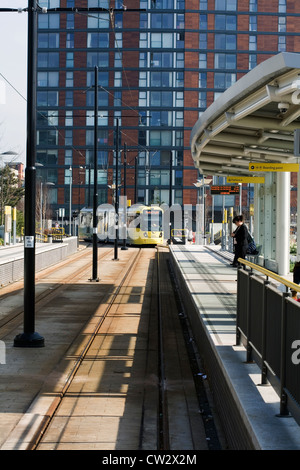 Flexity Swift M5000 classe tram a Media City Salford Quays Metro Link stop Salford Greater Manchester Inghilterra England Foto Stock