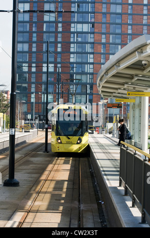 Flexity Swift M5000 classe tram a Media City Salford Quays Metro Link stop Salford Greater Manchester Inghilterra England Foto Stock