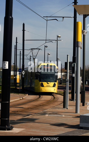 Flexity Swift M5000 classe tram a Media City Salford Quays Metro Link stop Salford Greater Manchester Inghilterra England Foto Stock