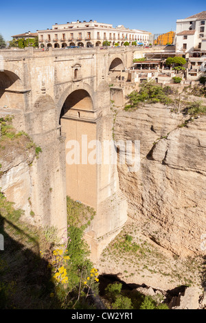 Ronda, Andalusia, Spagna, Europa. Famoso e nuovo ponte romano "Puente Nuevo" sopra il fiume Guadalevin. Foto Stock