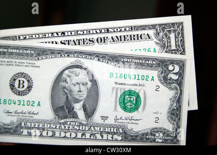 Dollari degli Stati Uniti d'America.Uno e Due dollari moneta note Foto Stock