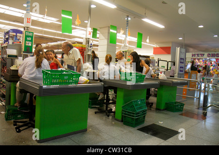 Mendoza Argentina,Villa Nueva,Mendoza Plaza,shopping shoppers negozio negozi di vendita al mercato,negozi di negozi business, negozio di alimentari, supermar Foto Stock