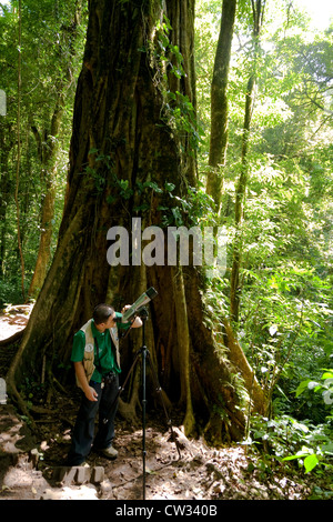 Monteverde, Guanacaste: Guida imposta cannocchiale, Monteverde Cloud Forest Preserve. Solo uso editoriale. Foto Stock