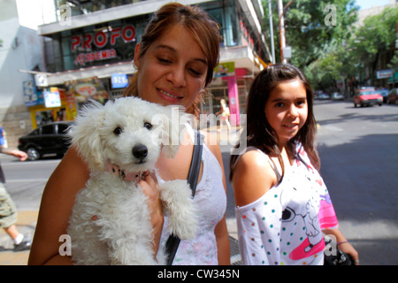 Mendoza Argentina,Avenida San Juan,latino ispanico Latino etnico immigrati minoranza,strada scena,adulti donne donne donne donna donna donna donna donna, ragazza g Foto Stock