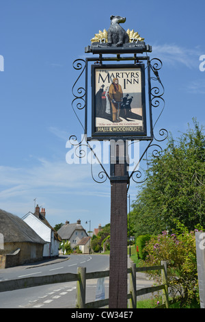 I martiri Inn segno, strada principale, Tolpuddle, Dorset, England, Regno Unito Foto Stock