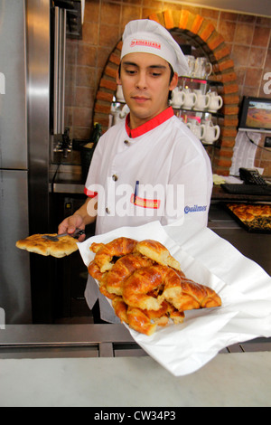 Buenos Aires Argentina, Avenida Callao, la americana, ristorante ristoranti cibo caffè da pranzo, panetteria, pranzo, uomo ispanico uomini maschio adulti, yoorn Foto Stock