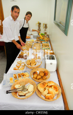 Buenos Aires Argentina,Avenida de Mayo,Gran Hotel Vedra,hotel di fascia media,hotel,ospitalità,sala da pranzo,colazione continentale,pane,toast,pasticceria,buffet Foto Stock