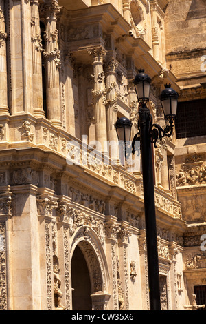 Siviglia, in Andalusia, Spagna, Europa. Ornati in pietra sul lavoro la Cattedrale di Santa Maria del vedere. Foto Stock