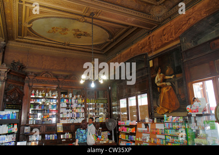 Buenos Aires Argentina,Avenida Adolfo Alsina,Defensa,Farmacia de la Estrella,farmacia storica,museo,1885,affreschi del soffitto,lavori in legno,lampadario,pittori Foto Stock