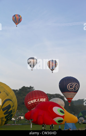 Palloncini visualizzazione a Ashton Court, Bristol nella International Balloon Fiesta 2012 Foto Stock