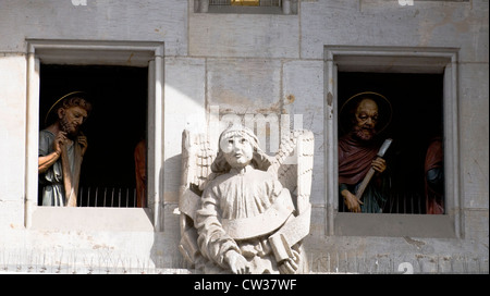 Il movimento apostoli figure del Municipio orologio astronomico di Praga. Foto Stock