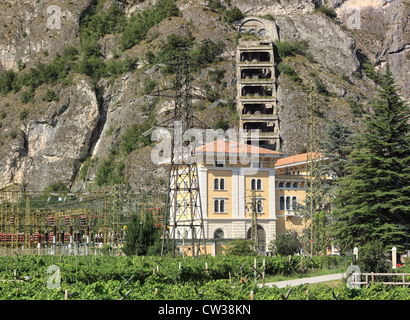 Centrale idroelettrica di Mezzocorona - La centrale idroelettrica a Mezzocorona, Italia Foto Stock